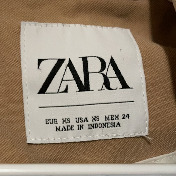 🌸SOLD🌸Trench Coat - Picture 2 of 8